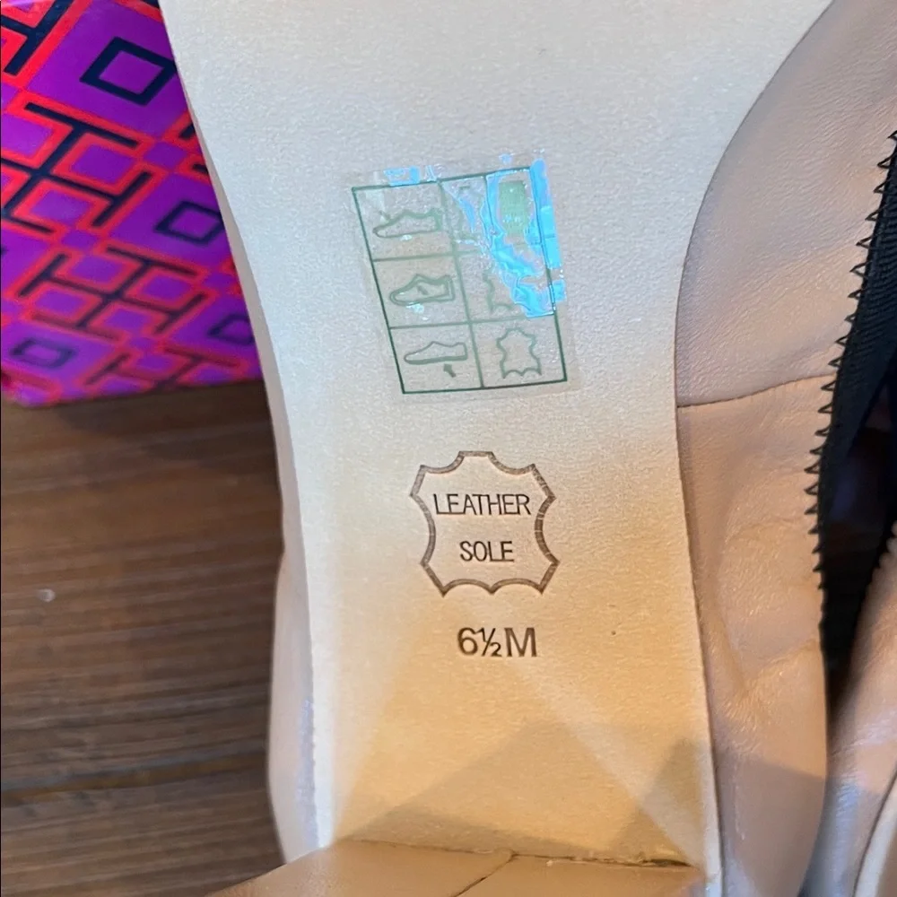 Tory Burch Jolie 75MM Pump Classic Sheep Soft Patent Tory Beige/ Black - Picture 11 of 16